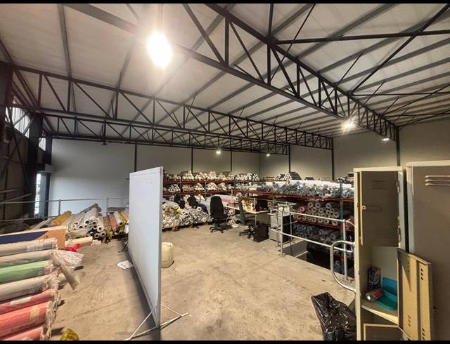 518M² WAREHOUSE TO LET IN STIKLAND INDUSTRIAL